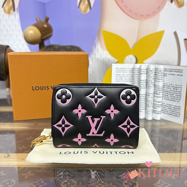 Kitlife Louis Vuitton x TM Lou Wallet Black Pink M12378 11.5x8.5x2.2cm - 1