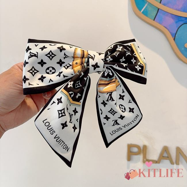 Kitlife Louis Vuitton Bow Hairpin White & Black - 1