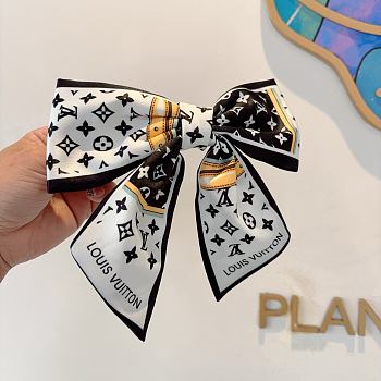 Kitlife Louis Vuitton Bow Hairpin White & Black