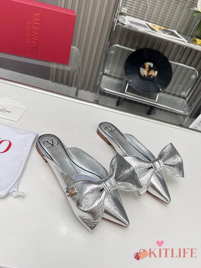 Kitlife Valentino Garavani Bow Satin Mules Silver - 1