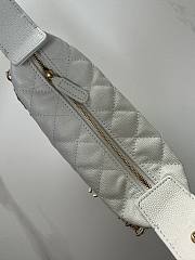 Kitlife Chanel Pouch White Grained Calfskin Imitation Pearl Gold Tone Metal 19x20x4cm  - 2