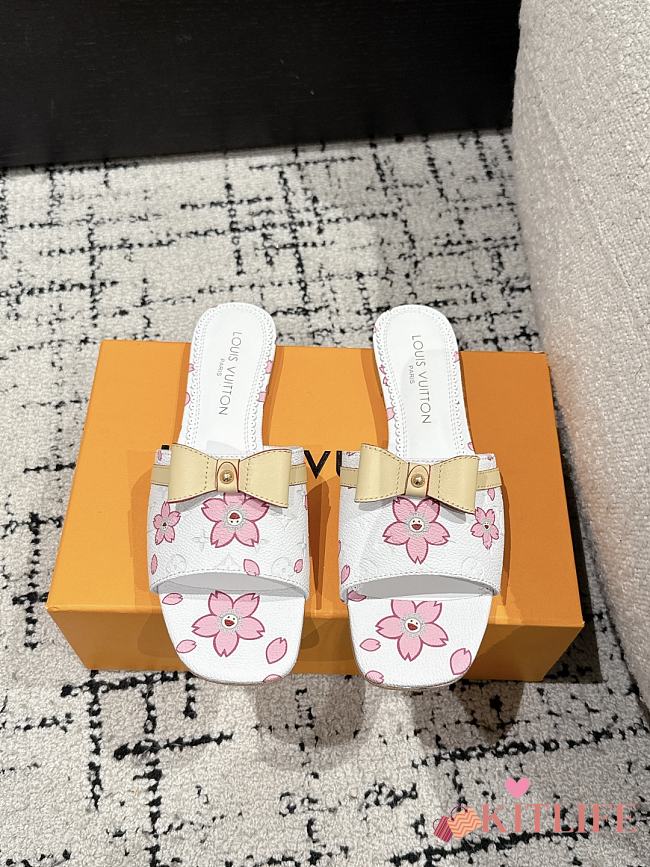 Kitlife Louis Vuitton x TM Square Toe Open Toe Flip Flops Cherry White - 1