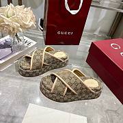 Kitlife Gucci 2025 GG Thick-soled Platform Mule Beige & White - 2