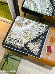 Kitlife Gucci Interlocking G Floral Twill Silk Scarf Beige & Black 90x90cm   - 3