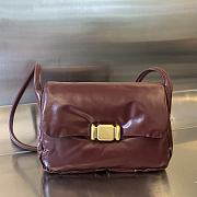 Kitlife Bottega Veneta Pad Crossbody Bag Burgundy 717237 28x14x10cm - 1