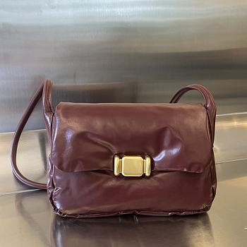 Kitlife Bottega Veneta Pad Crossbody Bag Burgundy 717237 28x14x10cm