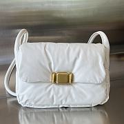 Kitlife Bottega Veneta Pad Crossbody Bag White 717237 28x14x10cm - 1
