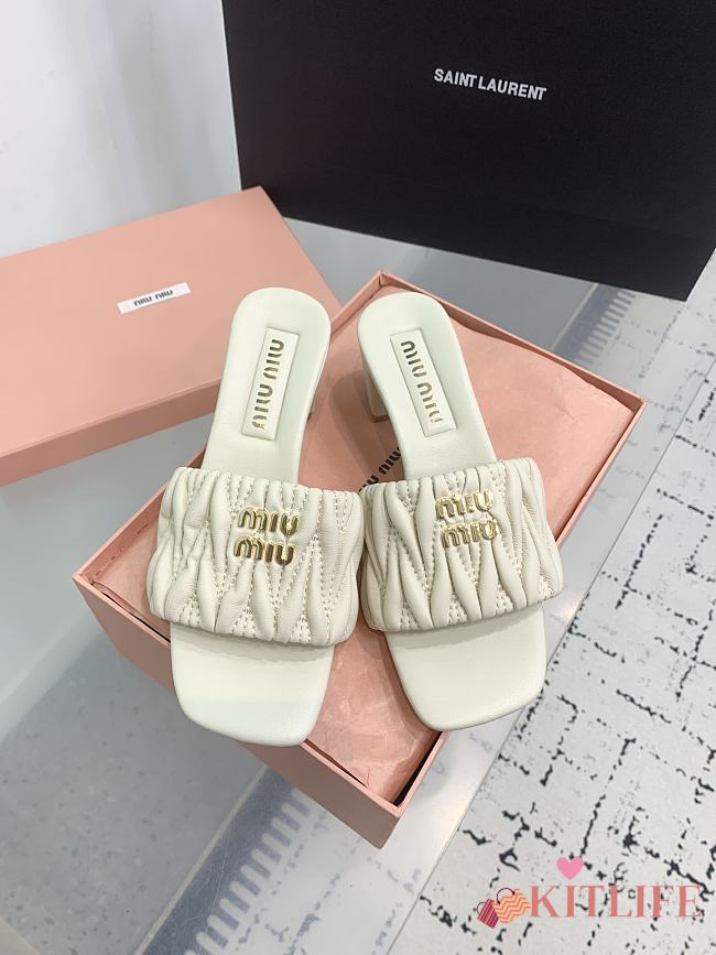 Kitlife Miu Miu Logo Slides White - 1
