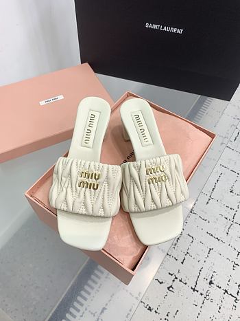 Kitlife Miu Miu Logo Slides White