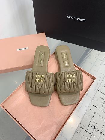 Kitlife Miu Miu Logo Slides Beige