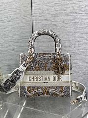 Kitlife Dior Lady White & Yellow Embroidery with Around the World Motif Bag 24x11x20cm - 1