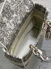 Kitlife Dior Lady White & Yellow Embroidery with Around the World Motif Bag 24x11x20cm - 5