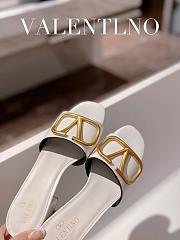 Kitlife Valentino Garavani 60mm VLogo White Leather Mules - 4