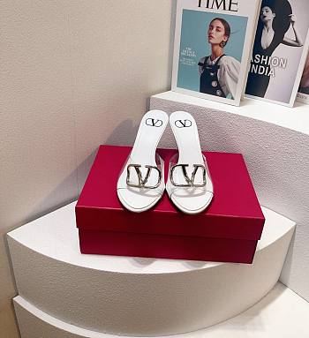 Kitlife Valentino Garavani Vlogo Clear Medallion Stiletto Sandals In White 80mm