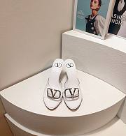 Kitlife Valentino Garavani Vlogo Clear Medallion Stiletto Sandals In White 80mm - 5