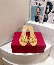 Kitlife Valentino Garavani Vlogo Clear Medallion Stiletto Sandals In Beige 80mm - 1