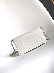 Kitlife Bvlgari Logo Infinitum Chain Wallet White 19x10.5x4.5cm - 1