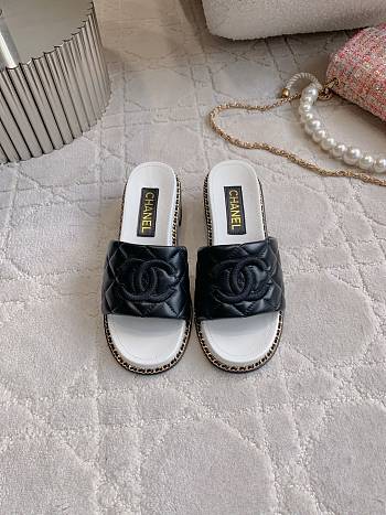 Kitlife Chanel Embroidered Logo Diamond-shaped Thick-heeled Slippers Black & White 