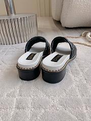 Kitlife Chanel Embroidered Logo Diamond-shaped Thick-heeled Slippers Black & White  - 5