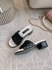 Kitlife Chanel Embroidered Logo Diamond-shaped Thick-heeled Slippers Black & White  - 2