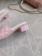 Kitlife Chanel Embroidered Logo Diamond-shaped Thick-heeled Slippers Pink & White - 5