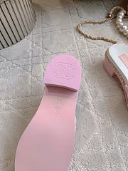 Kitlife Chanel Embroidered Logo Diamond-shaped Thick-heeled Slippers Pink & White - 2