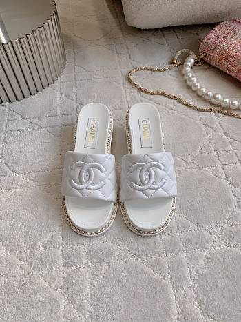 Kitlife Chanel Embroidered Logo Diamond-shaped Thick-heeled Slippers White