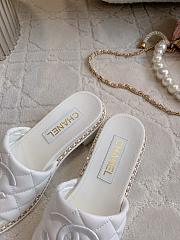 Kitlife Chanel Embroidered Logo Diamond-shaped Thick-heeled Slippers White - 3