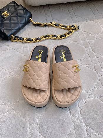 Kitlife Chanel Diamond-shaped Thick-soled Slippers Beige