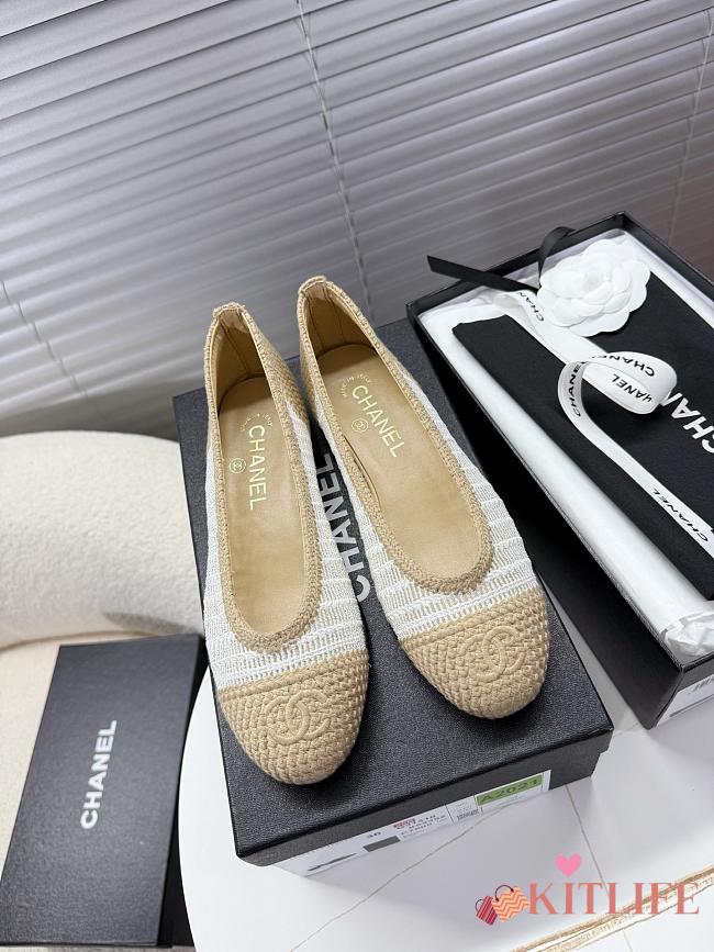 Kitlife Chanel Woven Raffia Ballet Shoes Beige & White - 1