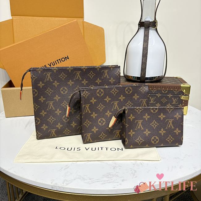 Kitlife Louis Vuitton Trio Toilet Pouch Brown Monogram Canvas M47195 25x5.5x20cm - 1