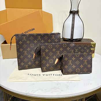 Kitlife Louis Vuitton Trio Toilet Pouch Brown Monogram Canvas M47195 25x5.5x20cm
