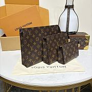 Kitlife Louis Vuitton Trio Toilet Pouch Brown Monogram Canvas M47195 25x5.5x20cm - 6