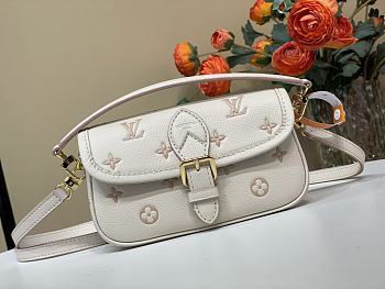 Kitlife Louis Vuitton Nano Diane Baguette Bag Cream M13642 10.5x6x19cm