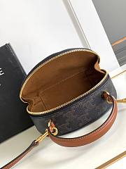 Kitlife Celine Half Moon Case Cuir Bag in Triomphe Canvas and Calfskin 18x12.5x6cm - 3