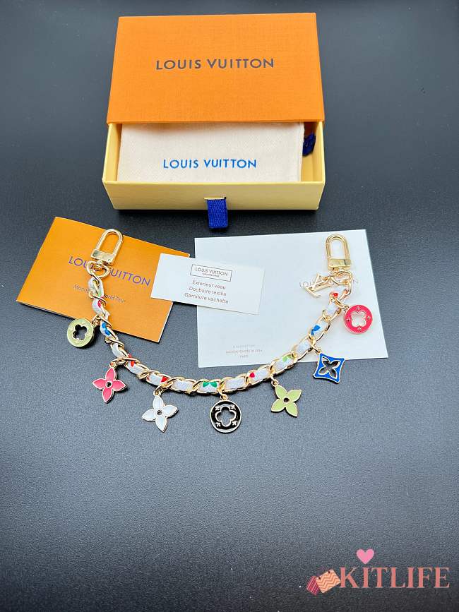 Kitlife Louis Vuitton Four-leaf Clover White Chain Pendant Gold Buckle - 1