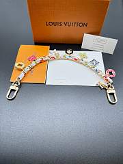 Kitlife Louis Vuitton Four-leaf Clover White Chain Pendant Gold Buckle - 3