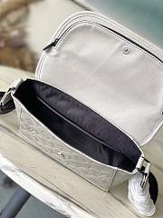 Kitlife Louis Vuitton Pulse Messenger Bag Cream Monogram Shadow M14912 26.6x17x11cm - 6