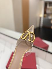 Kitlife Valentino Garavani Vlogo 80 Vinyl & Leather Mule In Beige - 6