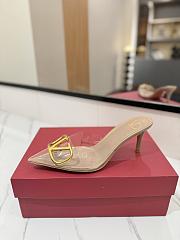 Kitlife Valentino Garavani Vlogo 80 Vinyl & Leather Mule In Beige - 2