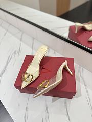 Kitlife Valentino Garavani Vlogo 80 Vinyl & Leather Mule In White - 5