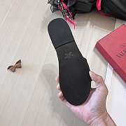 Kitlife Valentino Garavani VLogo Black Leather Slides - 5