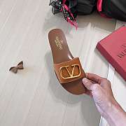 Kitlife Valentino Garavani VLogo Brown Leather Slides - 5