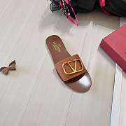 Kitlife Valentino Garavani VLogo Brown Leather Slides - 2