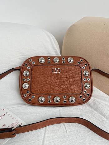 Kitlife Valentino Garavani Nellcôte Crossbody Bag Brown 23x16x6cm