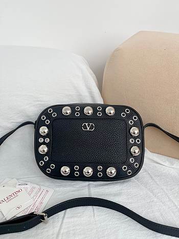 Kitlife Valentino Garavani Nellcôte Crossbody Bag Black 23x16x6cm