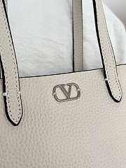 Kitlife Valentino Garavani Nellcôte Mini Shopping Bag White 21x16x5cm - 4