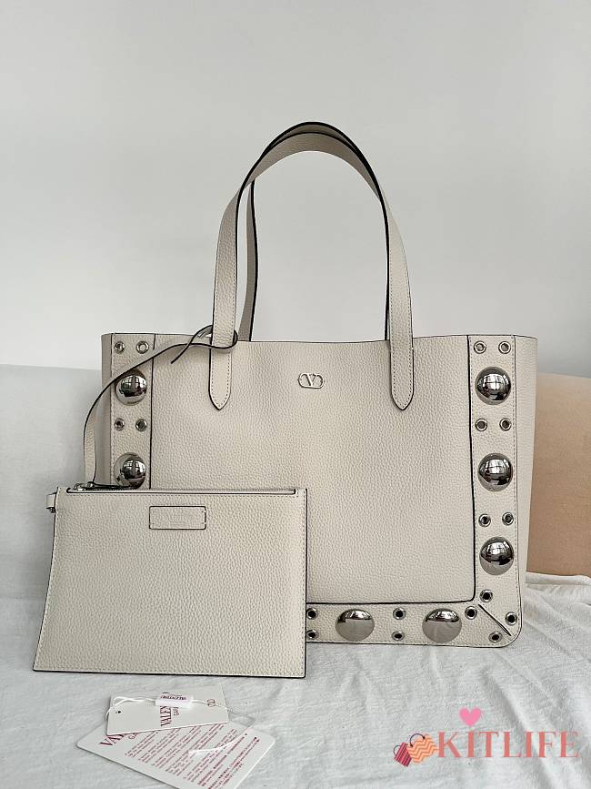 Kitlife Valentino Garavani Nellcôte Medium Shopping Bag In White Grainy Calfskin 40x30x13cm - 1