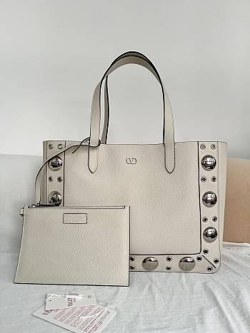 Kitlife Valentino Garavani Nellcôte Medium Shopping Bag In White Grainy Calfskin 40x30x13cm