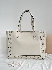 Kitlife Valentino Garavani Nellcôte Medium Shopping Bag In White Grainy Calfskin 40x30x13cm - 6